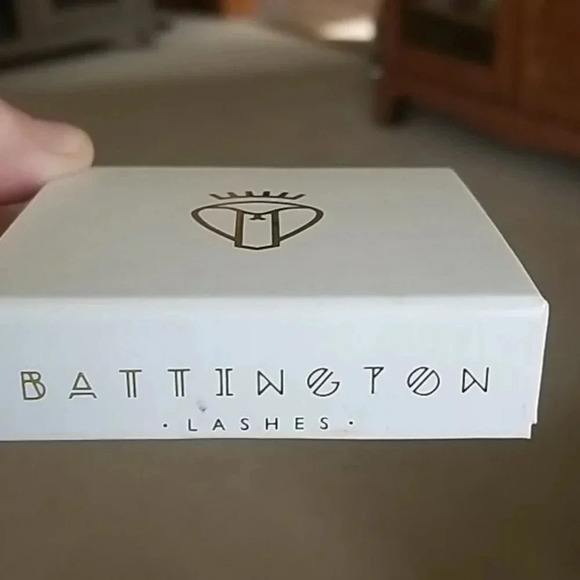BATTINGTON Silk Lashes - Picture 3 of 4